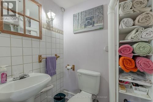 22756 Komoka Road, Middlesex Centre (Komoka), ON - Indoor Photo Showing Bathroom