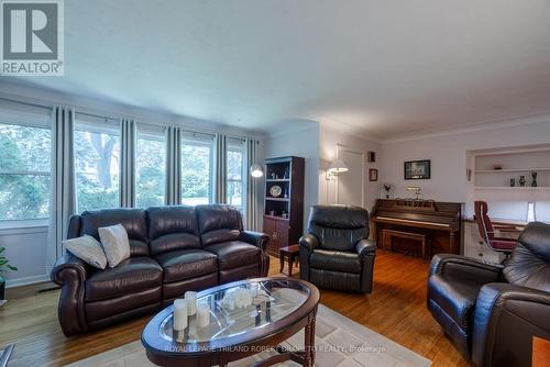 22756 Komoka Road, Middlesex Centre (Komoka), ON - Indoor Photo Showing Living Room