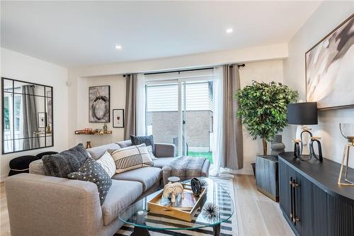 23 Woodman Drive N, Hamilton, ON - Indoor Photo Showing Living Room