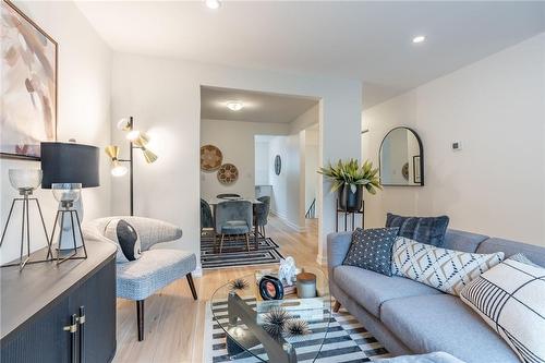 23 Woodman Drive N, Hamilton, ON - Indoor Photo Showing Living Room