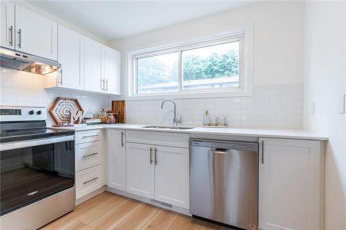 23 Woodman Drive N, Hamilton, ON - Indoor Photo Showing Kitchen With Upgraded Kitchen