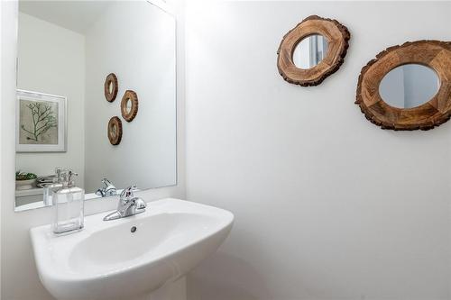 23 Woodman Drive N, Hamilton, ON - Indoor Photo Showing Bathroom