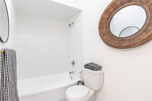 23 Woodman Drive N, Hamilton, ON - Indoor Photo Showing Bathroom