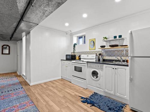 2437 Coldwater Ave, Merritt, BC - Indoor Photo Showing Kitchen