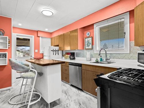 2437 Coldwater Ave, Merritt, BC - Indoor Photo Showing Kitchen