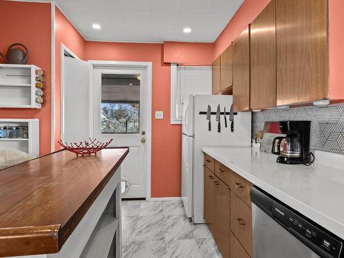 2437 Coldwater Ave, Merritt, BC - Indoor Photo Showing Kitchen