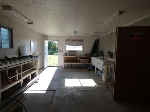 101 Keewatin Street, Longlac, ON - Indoor Photo Showing Garage