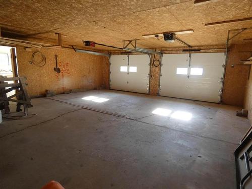 101 Keewatin Street, Longlac, ON - Indoor Photo Showing Garage