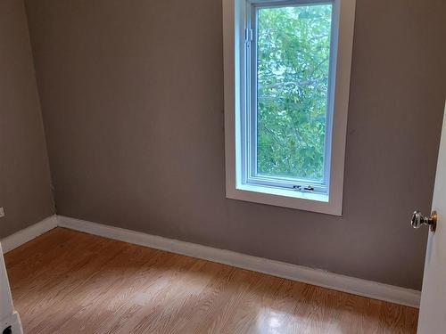 220 Second Street, Rainy River, ON - Indoor Photo Showing Other Room