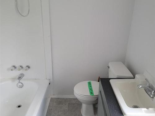 220 Second Street, Rainy River, ON - Indoor Photo Showing Bathroom