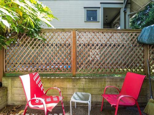 1-2721 Fernwood Rd, Victoria, BC - Outdoor