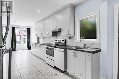 33 Dalhousie Avenue, Hamilton (Crown Point), ON - Indoor Photo Showing Kitchen With Upgraded Kitchen