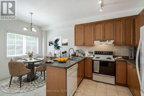 7 - 100 Beddoe Drive, Hamilton, ON - Indoor Photo Showing Kitchen With Double Sink