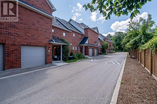 7 - 100 Beddoe Drive, Hamilton, ON - Outdoor