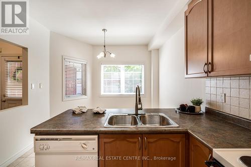 7 - 100 Beddoe Drive, Hamilton, ON - Indoor Photo Showing Kitchen With Double Sink