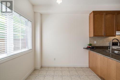 7 - 100 Beddoe Drive, Hamilton, ON - Indoor Photo Showing Kitchen