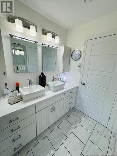 120 Strong Street, Woodstock, NB - Indoor Photo Showing Bathroom