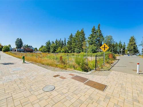 673 Fir St, Qualicum Beach, BC - Outdoor