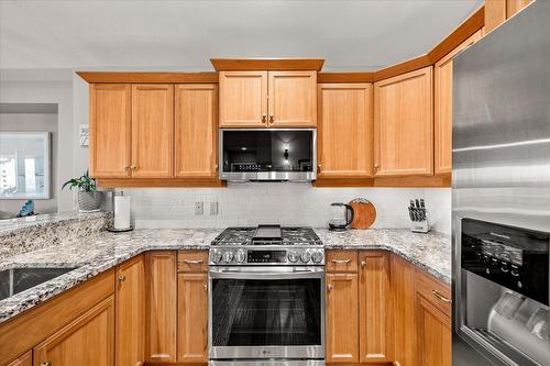 3712 Sunset Ranch Drive, Kelowna, BC - Indoor Photo Showing Kitchen With Upgraded Kitchen