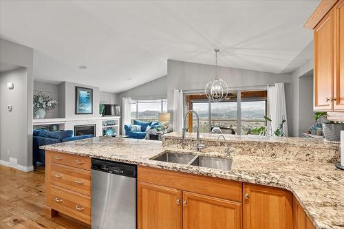 3712 Sunset Ranch Drive, Kelowna, BC - Indoor Photo Showing Kitchen With Double Sink