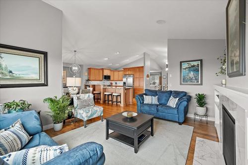 3712 Sunset Ranch Drive, Kelowna, BC - Indoor Photo Showing Living Room