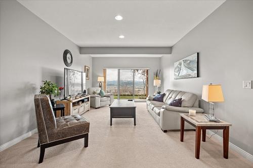 3712 Sunset Ranch Drive, Kelowna, BC - Indoor Photo Showing Living Room