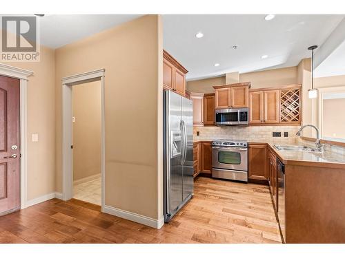 2760 Auburn Road Unit# 102, West Kelowna, BC - Indoor Photo Showing Kitchen