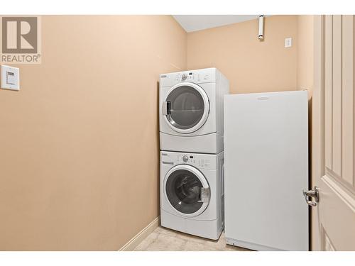 2760 Auburn Road Unit# 102, West Kelowna, BC - Indoor Photo Showing Laundry Room