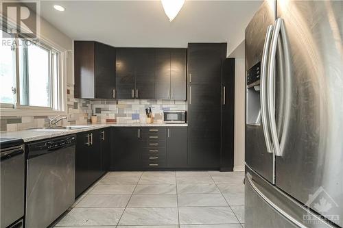 1821 Walkley Road Unit#8, Ottawa, ON - Indoor Photo Showing Kitchen