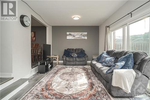 1821 Walkley Road Unit#8, Ottawa, ON - Indoor Photo Showing Living Room