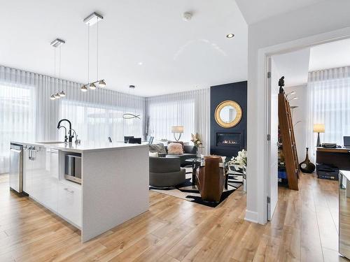 Cuisine - 5-319 Rue De L'Aigle, Carignan, QC - Indoor Photo Showing Kitchen With Upgraded Kitchen