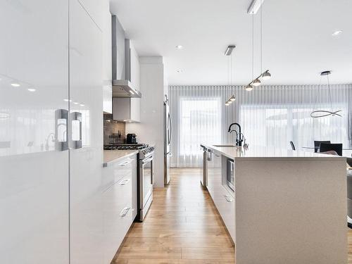 Cuisine - 5-319 Rue De L'Aigle, Carignan, QC - Indoor Photo Showing Kitchen With Upgraded Kitchen