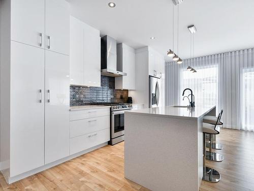 Cuisine - 5-319 Rue De L'Aigle, Carignan, QC - Indoor Photo Showing Kitchen With Upgraded Kitchen