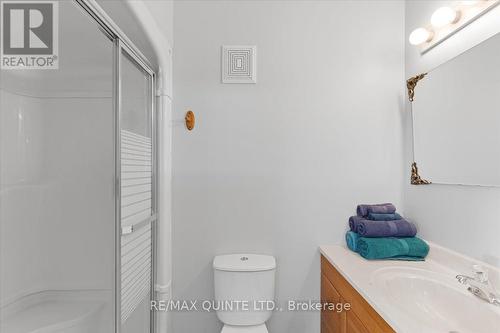 933 County Rd 1, Prince Edward County (Bloomfield), ON - Indoor Photo Showing Bathroom