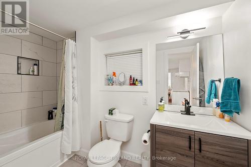 451 South Street, London, ON - Indoor Photo Showing Bathroom