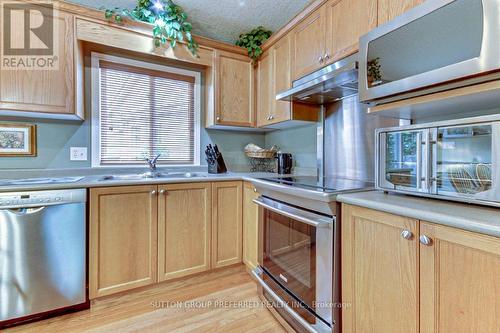 77 Simms Court, London, ON - Indoor Photo Showing Kitchen With Double Sink