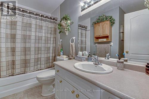 77 Simms Court, London, ON - Indoor Photo Showing Bathroom