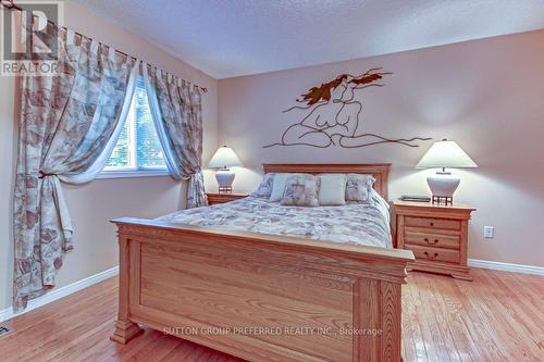 77 Simms Court, London, ON - Indoor Photo Showing Bedroom