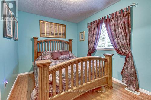 77 Simms Court, London, ON - Indoor Photo Showing Bedroom