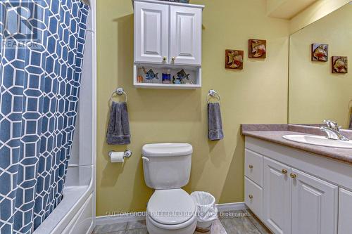 77 Simms Court, London, ON - Indoor Photo Showing Bathroom