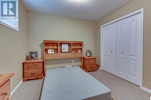 77 Simms Court, London, ON - Indoor Photo Showing Bedroom