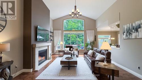 280 William Street E, North Middlesex (Parkhill), ON - Indoor Photo Showing Living Room With Fireplace