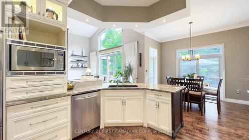 280 William Street E, North Middlesex (Parkhill), ON - Indoor Photo Showing Kitchen