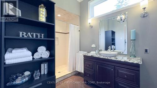 280 William Street E, North Middlesex (Parkhill), ON - Indoor Photo Showing Bathroom