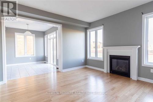 112 Chandler Terrace, Woodstock, ON - Indoor Photo Showing Living Room With Fireplace