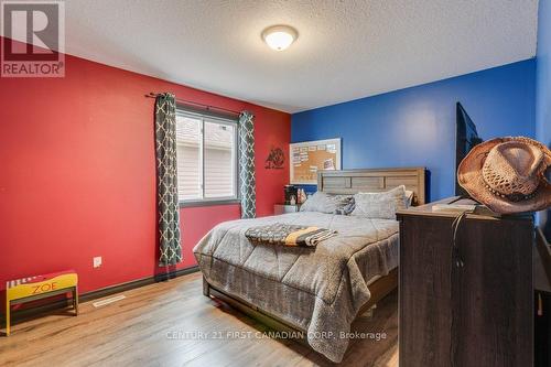 2035 Rollingacres Drive, London, ON - Indoor Photo Showing Bedroom