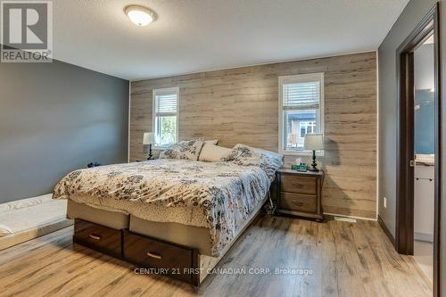 2035 Rollingacres Drive, London, ON - Indoor Photo Showing Bedroom