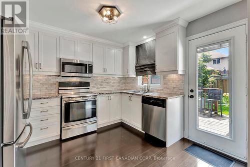 26 Jacqueline Boulevard, Hamilton (Allison), ON - Indoor Photo Showing Kitchen With Upgraded Kitchen