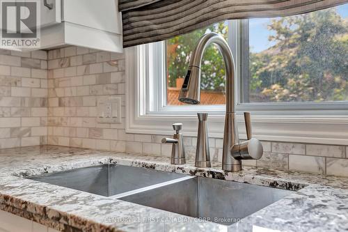 26 Jacqueline Boulevard, Hamilton (Allison), ON - Indoor Photo Showing Kitchen With Upgraded Kitchen