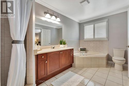 26 Jacqueline Boulevard, Hamilton (Allison), ON - Indoor Photo Showing Bathroom